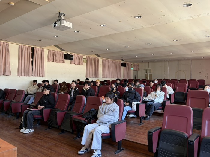 114-2提升學生就業力-智慧世代的職涯進化講座1150313圖片